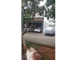 Dijual Rumah 3 Lantai Split Level di Kebayoran Village Bintaro - Tangerang Selatan Banten
