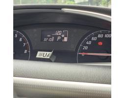 TOYOTA SIENTA V CVT 1.5 AUTOMATIC 2017 PUTIH SEGER