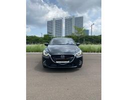 Dijual Mazda 2 R 2017 Facelift warna hitam