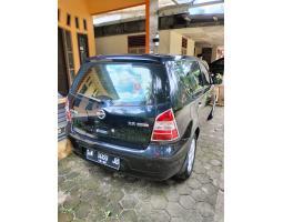 Mobil Nissan Livina XR Metik 2010 Warna Hitam Bekas - Pekanbaru Riau