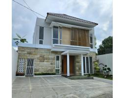 Jual Rumah Mewah Baru Luas 140 m2 Dekat Hyatt Jalan Palagan - Sleman Jogja