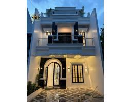 Dijual Rumah 3 Lantai LT98 LB220 5KT 6KM Lokasi Strategis - Jakarta Selatan