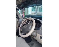 Daihatsu Luxio 2011