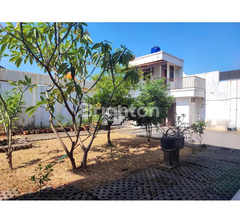 Rumah Mewah 3 Lantai Jalan Raya Cilandak Hanya 10 Menit Ke Kemang