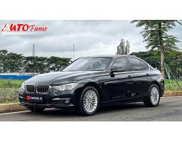 BMW 320i Luxury LCi Pemakaian 2019 Digital Speedo Black On Black Gress Like New NIK 2018 Akhir