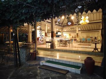 Dijual Cepat Hotel Terkenal 2 Lantai Isi 22 Kamar di Tengah Kota - Yogyakarta