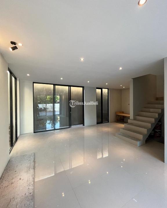 Dijual Rumah Mewah Lokasi Strategis LT139 LB125 3KT 3KM Legalitas SHM - Sleman Yogyakarta