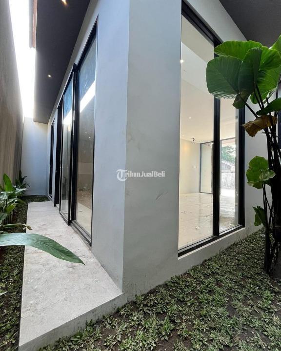 Dijual Rumah Mewah Lokasi Strategis LT139 LB125 3KT 3KM Legalitas SHM - Sleman Yogyakarta