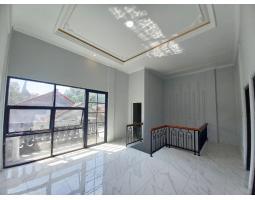 Jual Rumah Mewah Desain Klasik Modern Baru dekat Exit Tol Maguwoharjo - Sleman Jogja