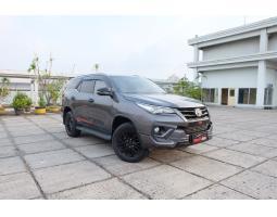 Mobil Toyota Fortuner VRZ TRD Kick Sensor Solar AT 2.4 2020 Bekas TDP 22 Juta - Jakarta Utara