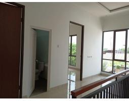 Jual Rumah Tingkat Baru Tipe 138 m2 Murah Di Jakasampurna Bekasi Barat - Bekasi Kota Jawa Barat