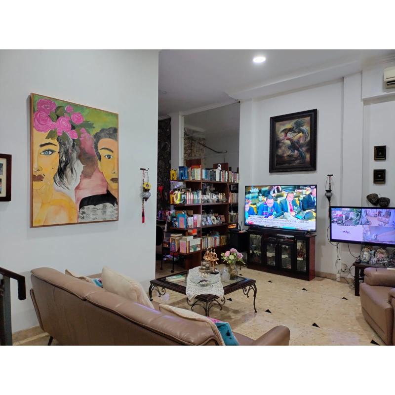 Disewakan Rumah 9 KT 11 KM Garasi Muat 4 Mobil Lokasi Strategis di Tebet Timur - Jakarta Selatan