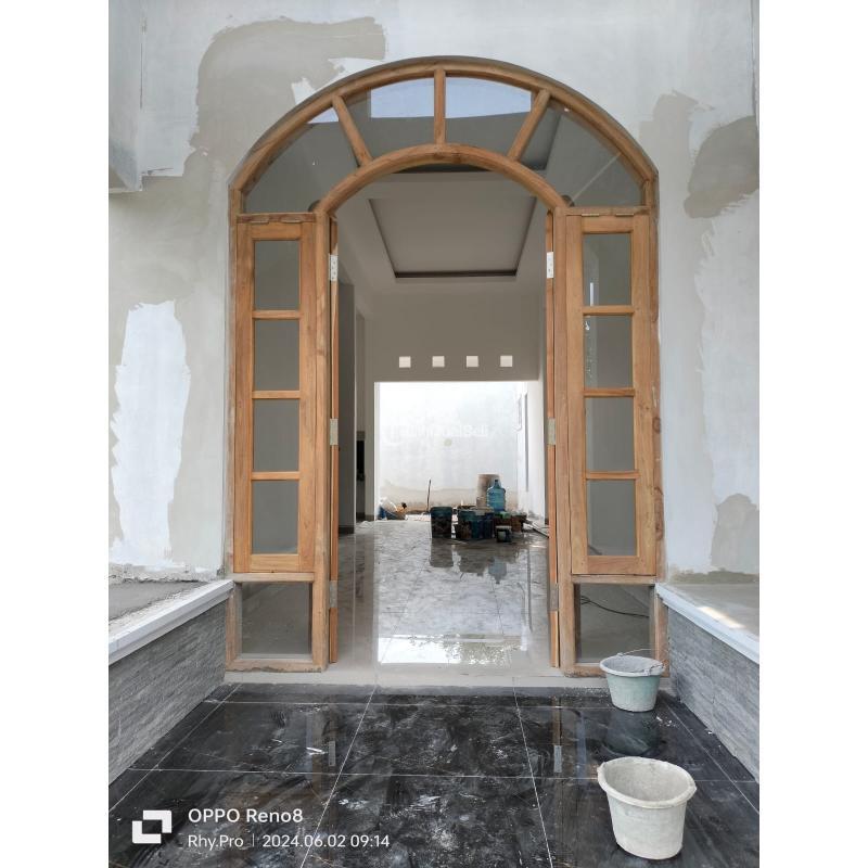 Dijual Rumah Modern Klasik dekat Kampus UII LT146 LB100 SHM - Sleman Yogyakarta