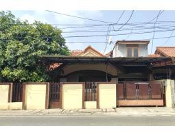 DiJual Rumah Strategis Zona Komersial LT252 LB219 3KT 3KM SHM di Pondok Bambu - Jakarta Timur