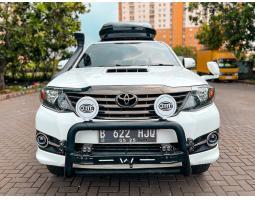 Mobil Toyota Fortuner 25 G AT 4x4 2015 Warna Putih Bekas - Jakarta Pusat
