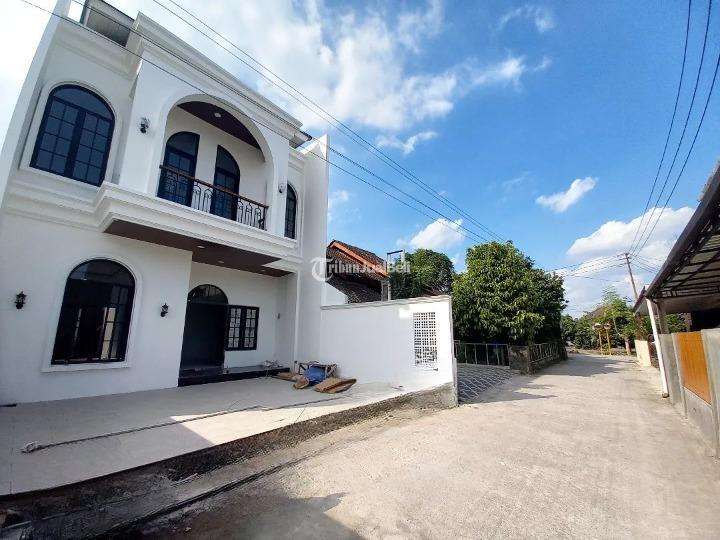 Dijual Rumah Mewah Desain Klasik Eropa Luas 130m2 SHM 3KT 3KM Di Ngemplak - Sleman Yogyakarta