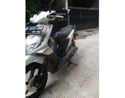 Motor Honda Beat Karbu Putih Bekas Tahun 2011 - Bekasi