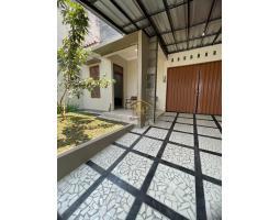 Dijual Rumah Semi Furnish Tanah Luas 207m Tipe 160 SHM 4KT 2KM Di Kalasan Dekat RS Hermina Jogja - Sleman Yogyakarta