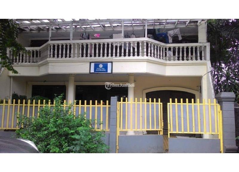 Jual Rumah Bangunan 2 Lantai Bekas Luas 300 m2 Dibawah NJOP Jalan Lebar 3 Mobil - Jakarta Selatan