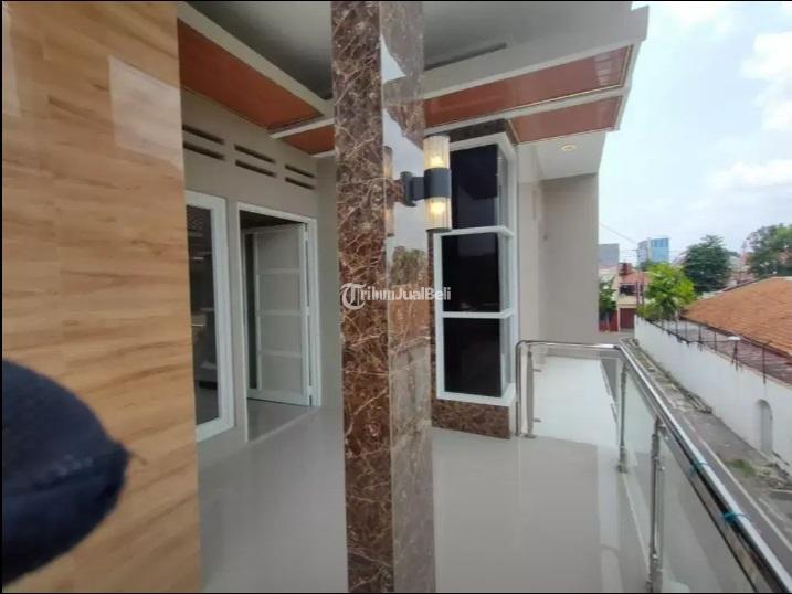 Dijual Rumah Baru Cantik Mewah LT162 LB300 Dekat Mall Paragon Mangkubumen Banjarsari Solo - Surakarta Jawa Tengah