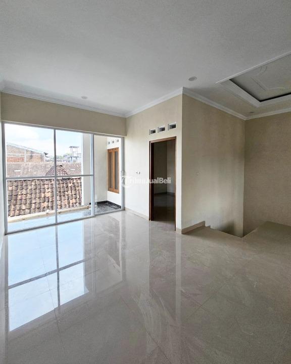 Dijual Rumah Mewah 2 Lantai Luas 90m Tipe 130 SHM 3KT 2KM Dekat Dengan Kampus di Depok - Sleman Yogyakarta