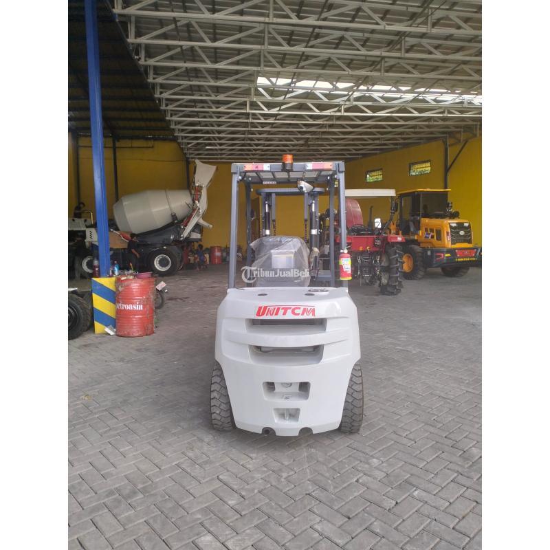 Forklift Diesel UniTCM 3 Ton Mast 3 Meter Engine ISUZU Type A Series - Sidoarjo Jawa Timur