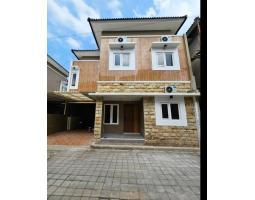 Dijual Rumah 2 Lantai LT104 LB136 4KT 2KM Legalitas SHM Lokasi Strategis - Sleman Yogyakarta 