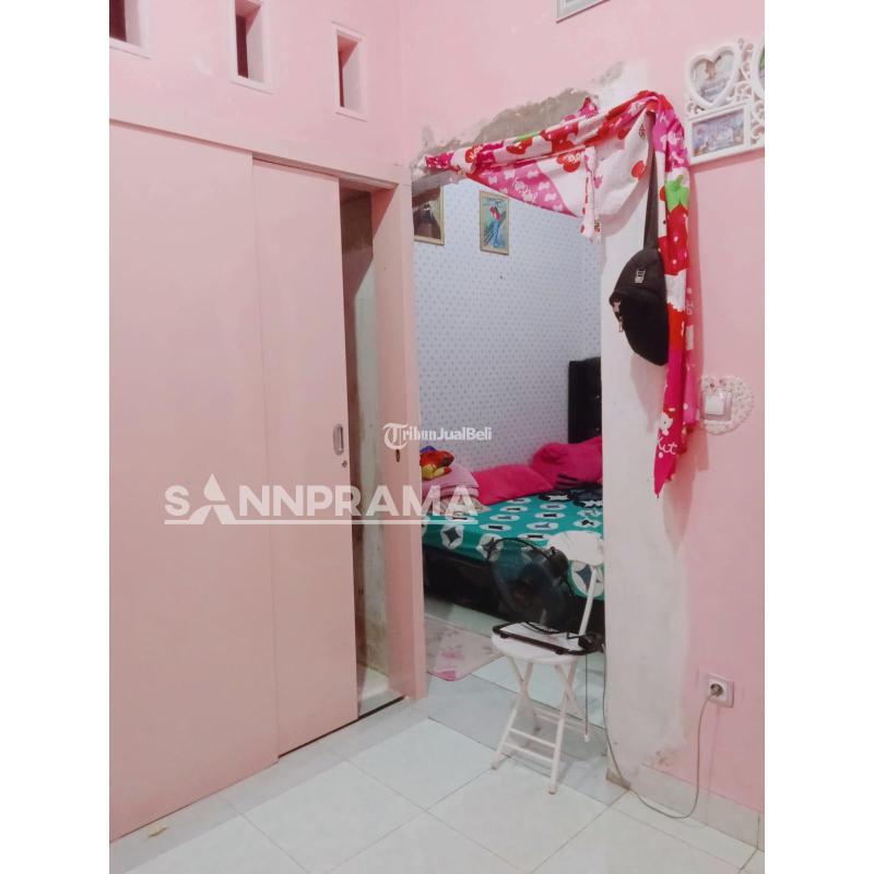 Jual Rumah Pink 2 Lantai Tipe 60 Dengan Balkon Luas Dan Kamar Banyak Bekas Siap Huni - Depok Jawa Barat