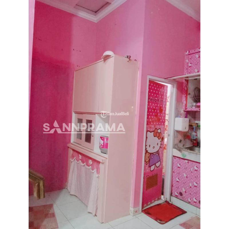 Jual Rumah Pink 2 Lantai Tipe 60 Dengan Balkon Luas Dan Kamar Banyak Bekas Siap Huni - Depok Jawa Barat