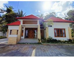 Jual Villa Klasik 2 Lantai dengan Jacuzi dan Privatepoll Baru Luas 252 m2 - Magelang Jawa Tengah