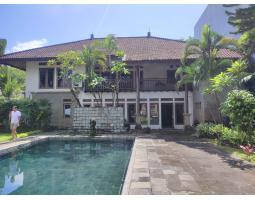 Dijual Cepat Rumah Besar Luas Tanah 1750m2  Dekat Kawasan Bisnis Di Tengah Kota - Denpasar Bali