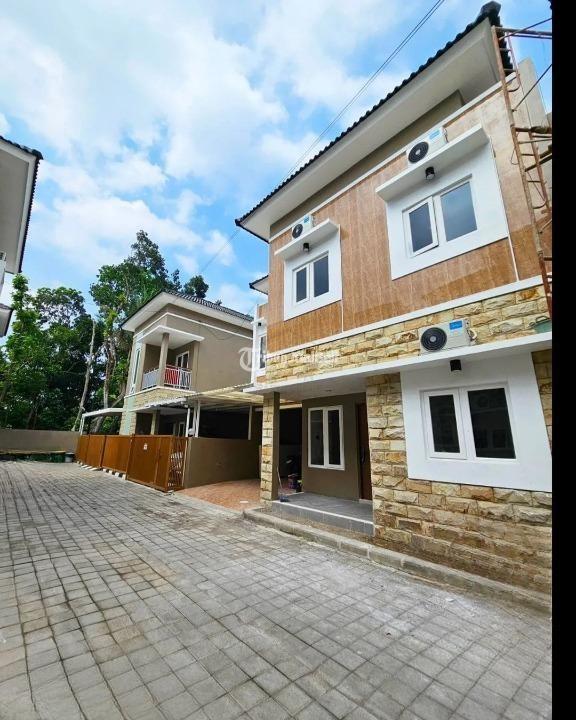 Dijual Rumah 2 Lantai, Full Furnished LT108 LB144 SHM 4KT 3KM Dekat Ke Kampus UII Di Ngaglik - Sleman Yogyakarta