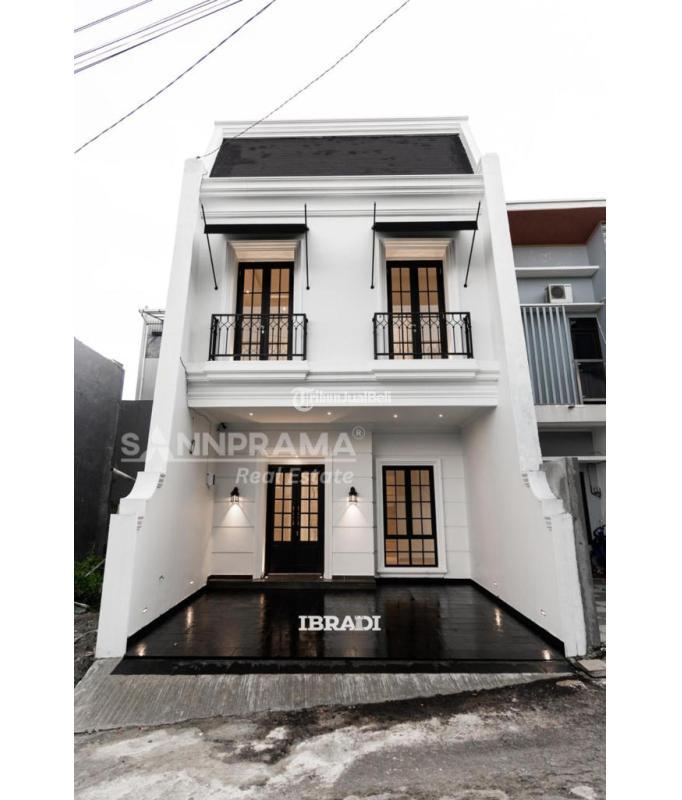 Dijual Rumah Siap Huni Harga Terjangkau LT72 LB147 4KT 4KM SHM - Jakarta Selatan
