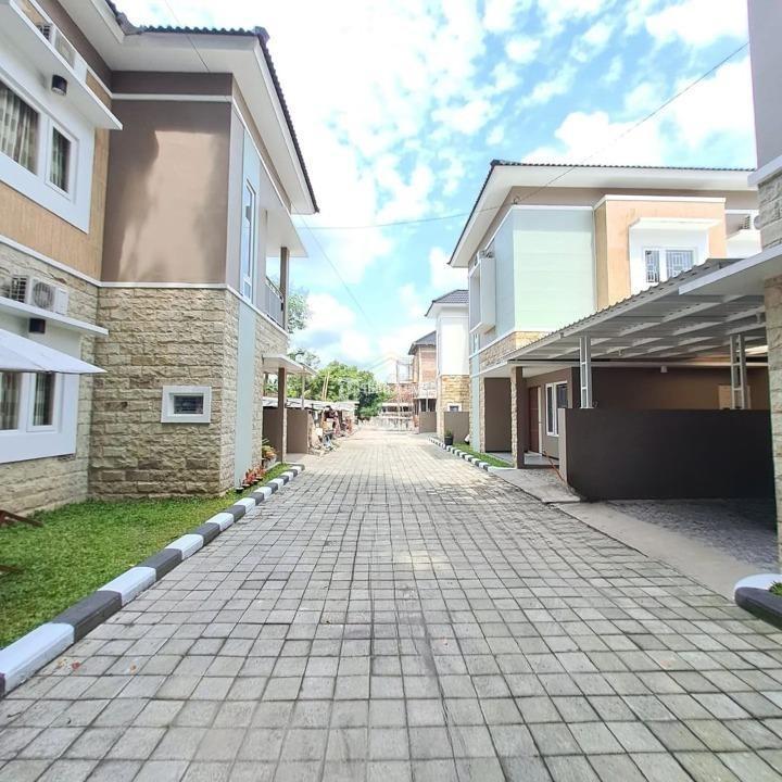 Dijual Rumah 2 Lantai LT108 LB144 4KT 3KM Legalitas SHM Harga Terjangkau - Sleman Yogyakarta