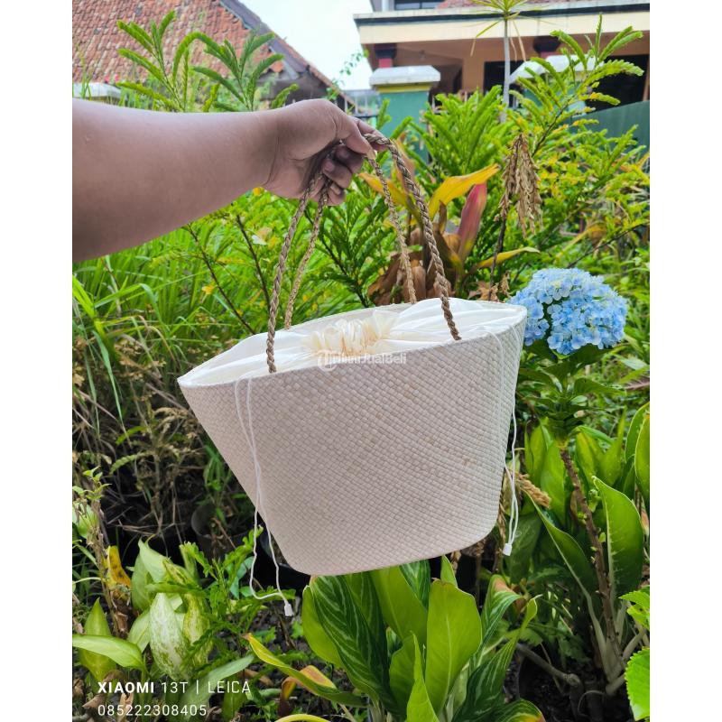 Tas Pandan Serut Tas Serut Pandan Putih - Nunukan Kalimantan Utara