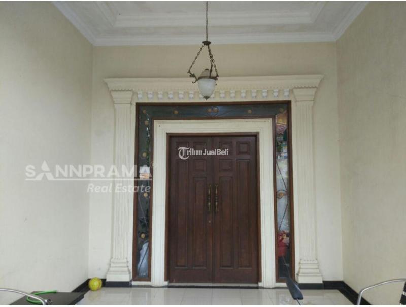 Dijual Rumah LT347 LB300 4KT 3KM Legalitas SHM Siap Huni Lokasi Strategis - Jakarta Selatan
