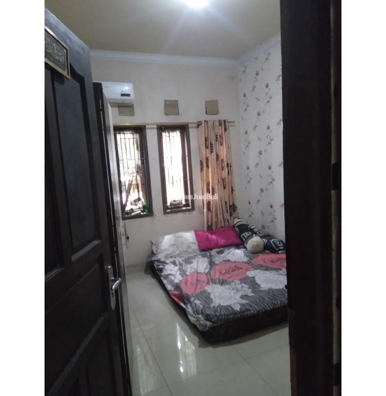 Disewakan Rumah Bersih Semi Furnish 2 Lantai Jalan Saturnus Tengah Margahayu Raya - Bandung Kota Jawa Barat