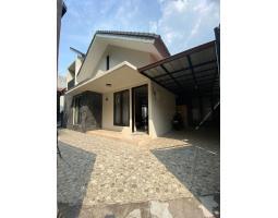 Disewakan Rumah Semi Furnished Tipe 200 Bekas Siap Huni 1 Lantai - Jakarta Selatan