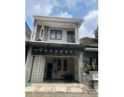 Dijual Rumah Siap Huni 2 Lantai LT126 LB120 3KT 2KM Legalitas SHM Lokasi Strategis - Sleman Yogyakarta 