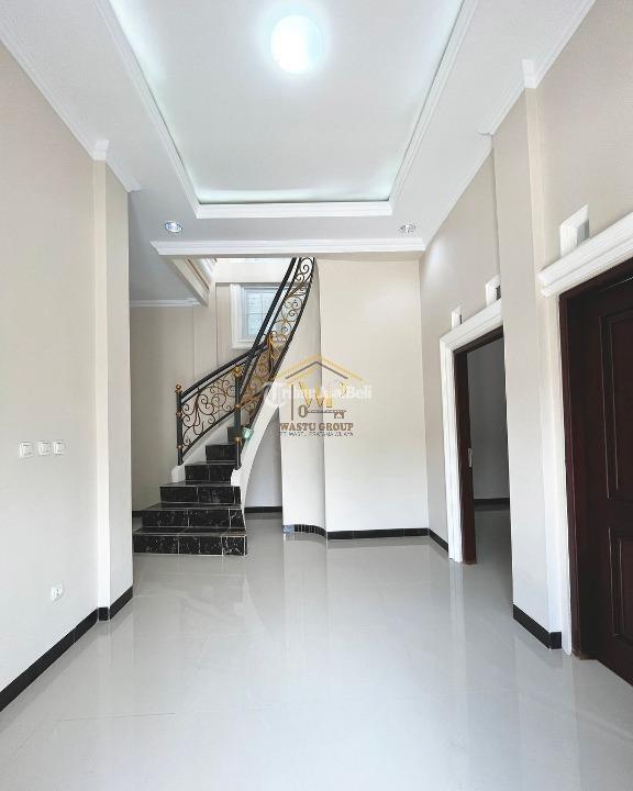 Jual Rumah Desain Classic 2 Lantai Tipe 105 Baru Akses Mudah Di Banguntapan - Bantul Jogja