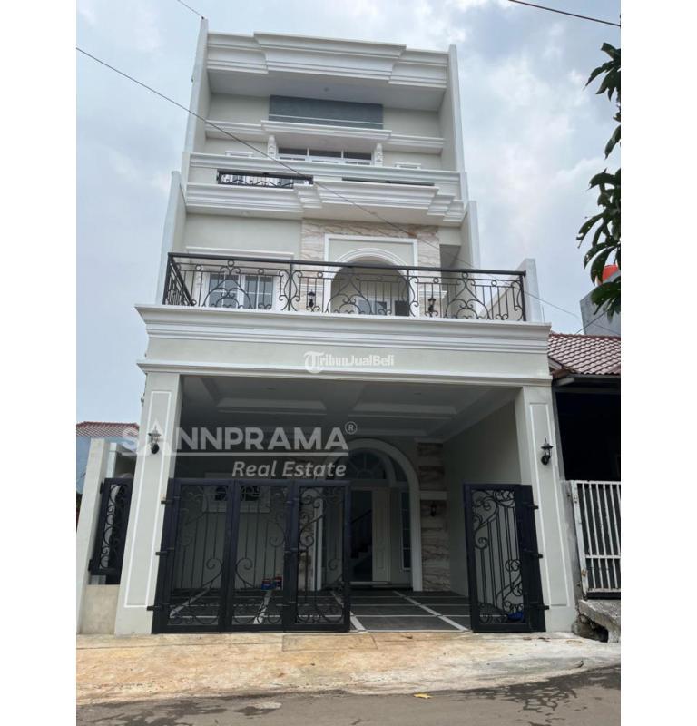 Dijual Rumah 3 Lantai 5KT 4KM dalam Townhouse Tanah Baru - Depok
