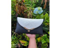 Clutch Pandan Vynil Gliter Hitam Ungu - Nunukan