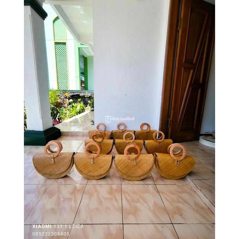 Tas Pandan Setengah Lingkaran Warna Kuning Rotan - Mamuju