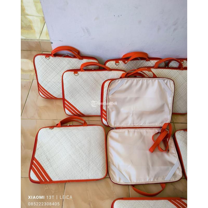 Tas Laptop Pandan Putih Vynil Merah - Padang Pariaman