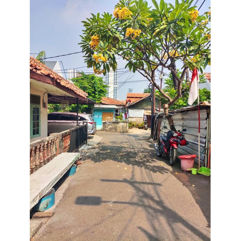 Dijual Rumah Bangunan Tua Hitung Tanah di Cilandak - Jakarta Selatan