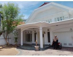 Dijual Rumah Tengah Kota 4KT 4KM SHM Cocok untuk Usaha Kuliner - Surabaya