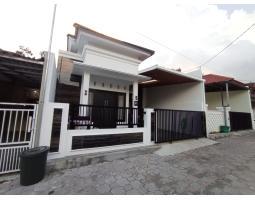 Dijual Rumah Cantik 3KT 2KM Dalam Cluster Di Jalan Kaliurang Dekat Ponpes Pandanaran Sleman - Jogja