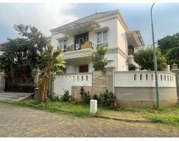 Jual Rumah Hoek 2 Lantai Dengan Kolam Renang Bekas Luas 358 m2 di Modern Hill, Pamulang - Tangerang Selatan