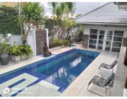 Dijual Villa 4 Bedroom Jalan Pantai Berawa Dekat Kerobokan Semiyak Canggu - Badung 