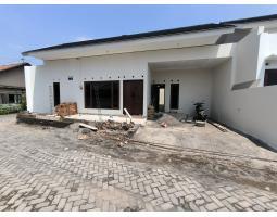 Dijual Rumah Siap Huni Luas 124m2 SHM Jalan Sidomoyo Godean Sleman - Jogja